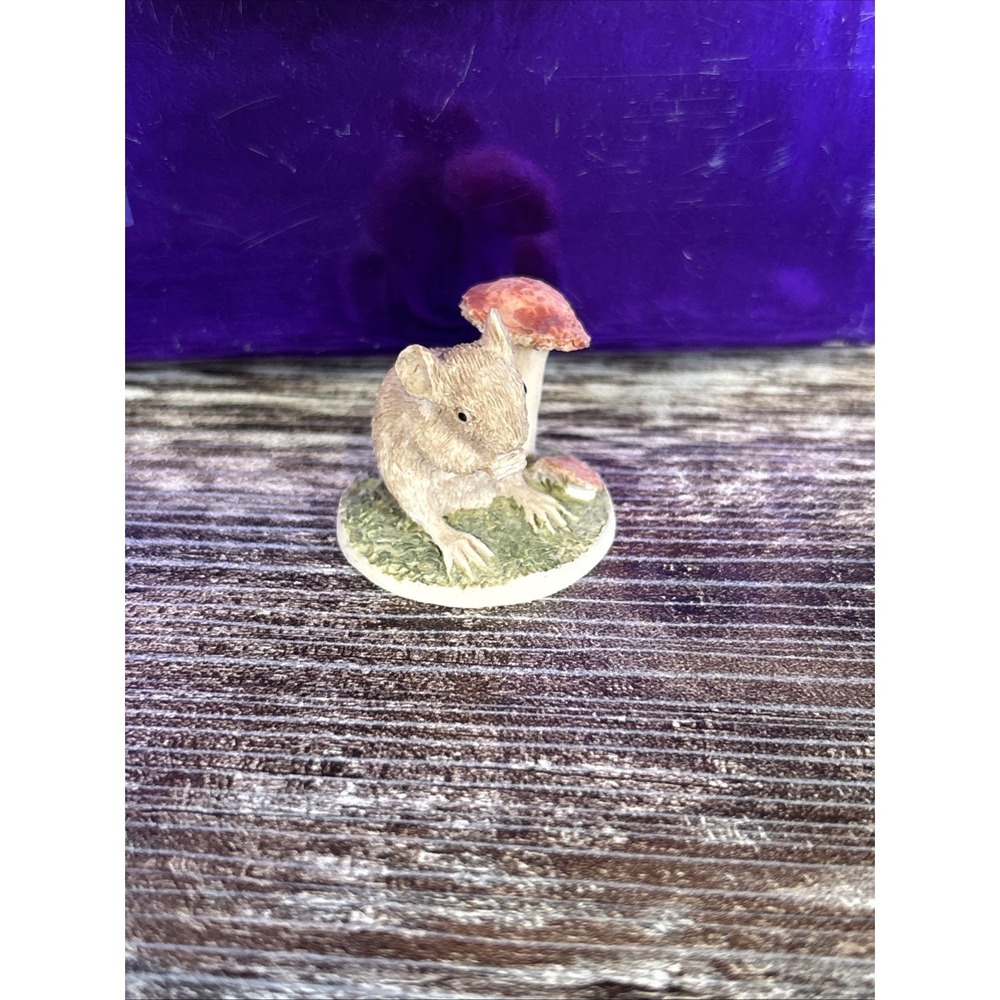 MINIATURE MICE WITH MUSHROOM COLLECTIBLE RESIN FIGURINE VINTAGE